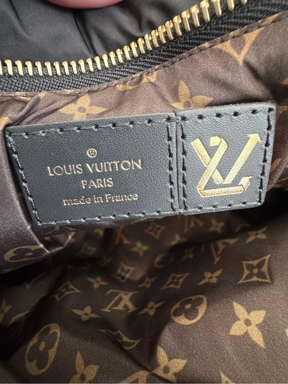 Louis Vuitton Black Maxi Pillow Crossbody Pochette #0074